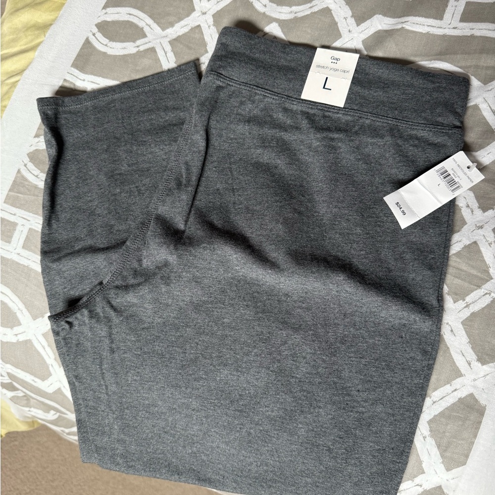 Women’s GAP Stretch Yoga Capri pants, NWT, Large, Heather Gray Yoga Pants
